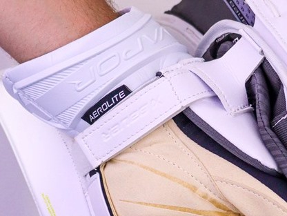Vyrážečka Bauer Vapor Hyperlite2 SR